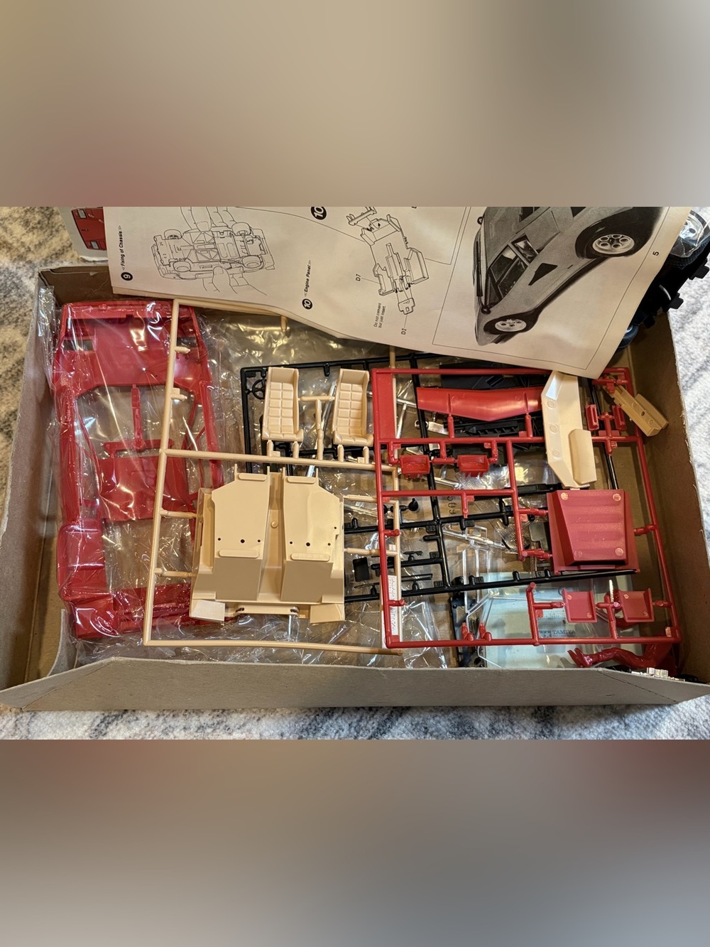 Lamborghini Countach LP500S Model Kit - Red - Picture 8 of 11
